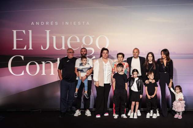 familia hijos andrés iniesta despido retirada fútbol foto montse giralt