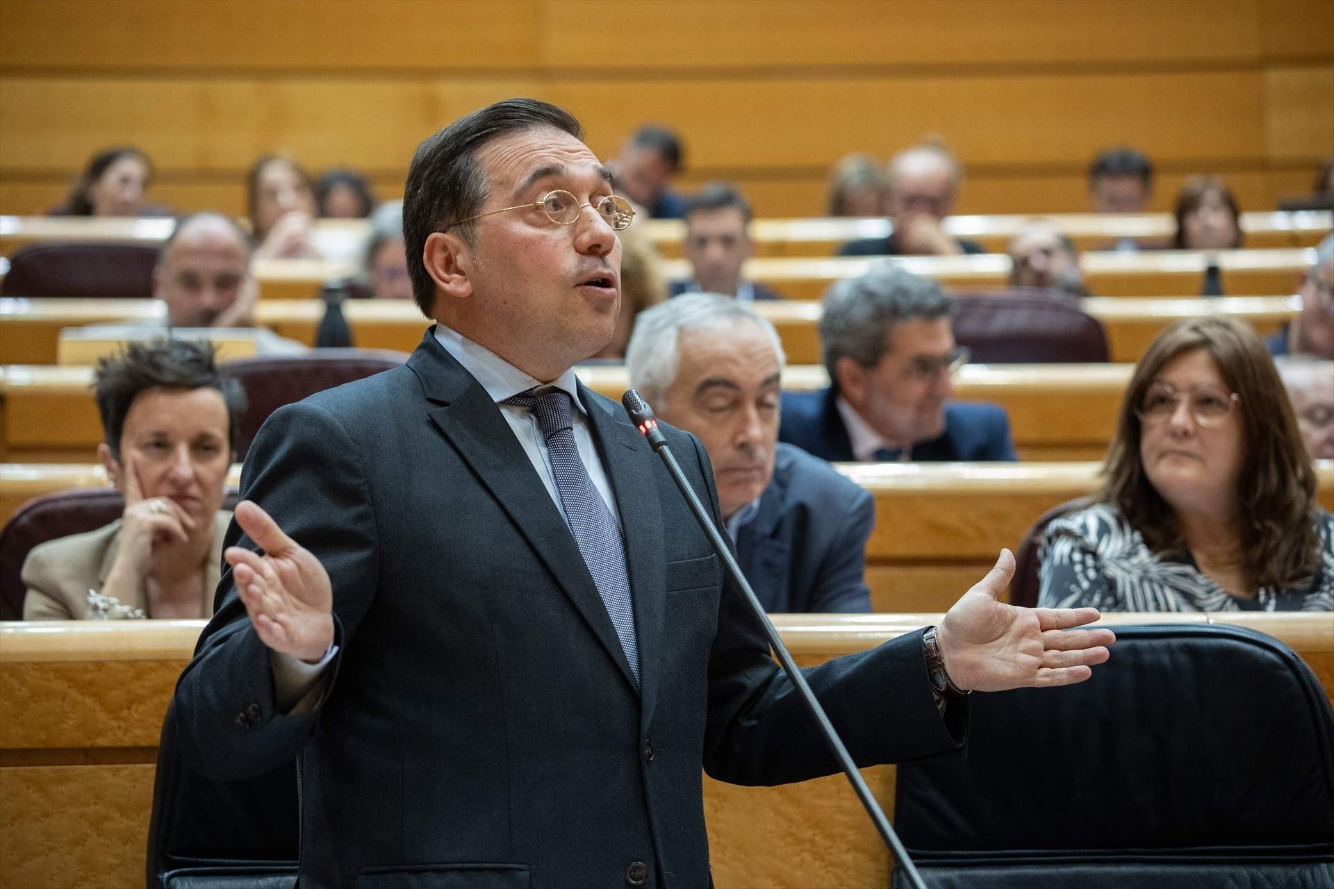 El Senado reprueba a Albares por una política exterior “ineficaz” con la oposición de Junts y ERC