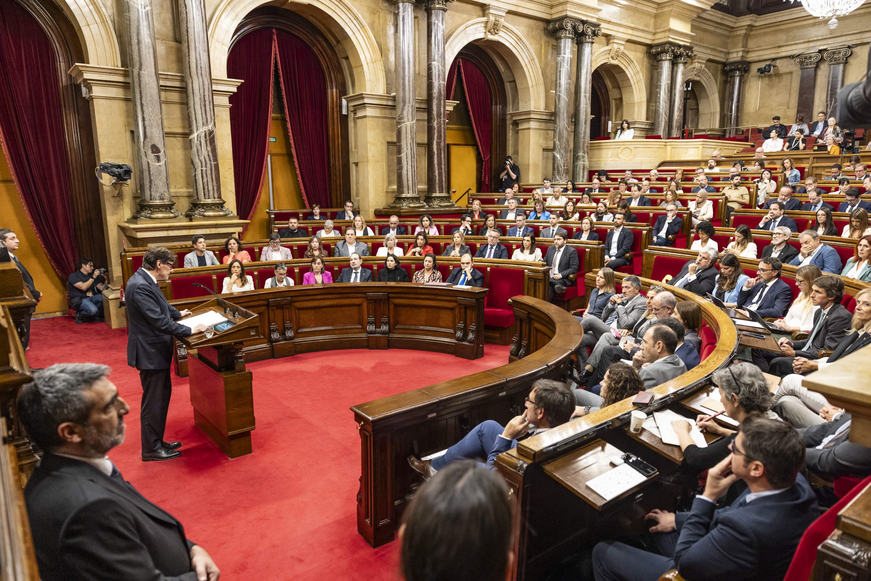 Consenso para regular los alquileres de temporada pero no para recuperar el decreto de vivienda de Aragonès