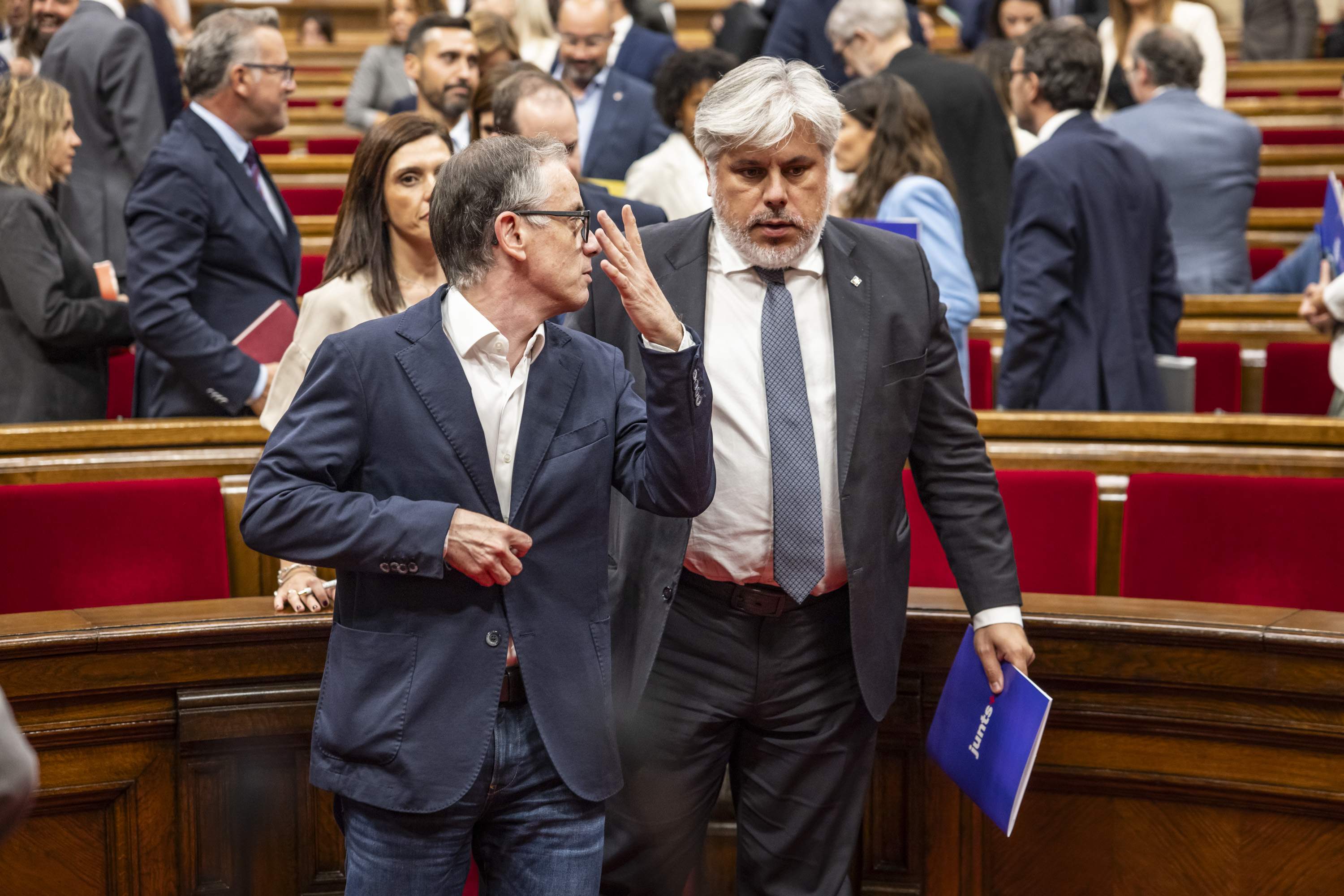 Reyerta entre Junts y ERC por la propuesta de referéndum en el Parlament: "No queremos devaluar el 1-O"