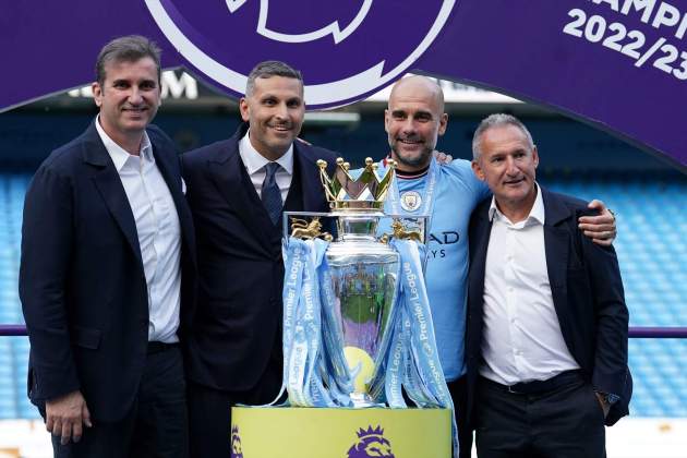 Ferran Soriano Khaldoon Al Mubarak Pep Guardiola Txiki Begiristain Manchester City / Foto: dpa - Martin Rickett