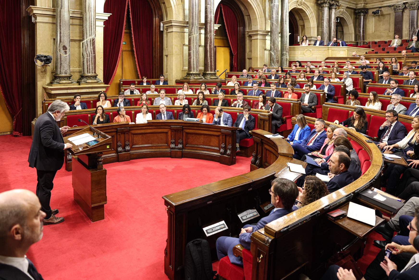 Los impulsores del pacto antifascista piden a Junts que cumpla el cordón sanitario en el Parlament