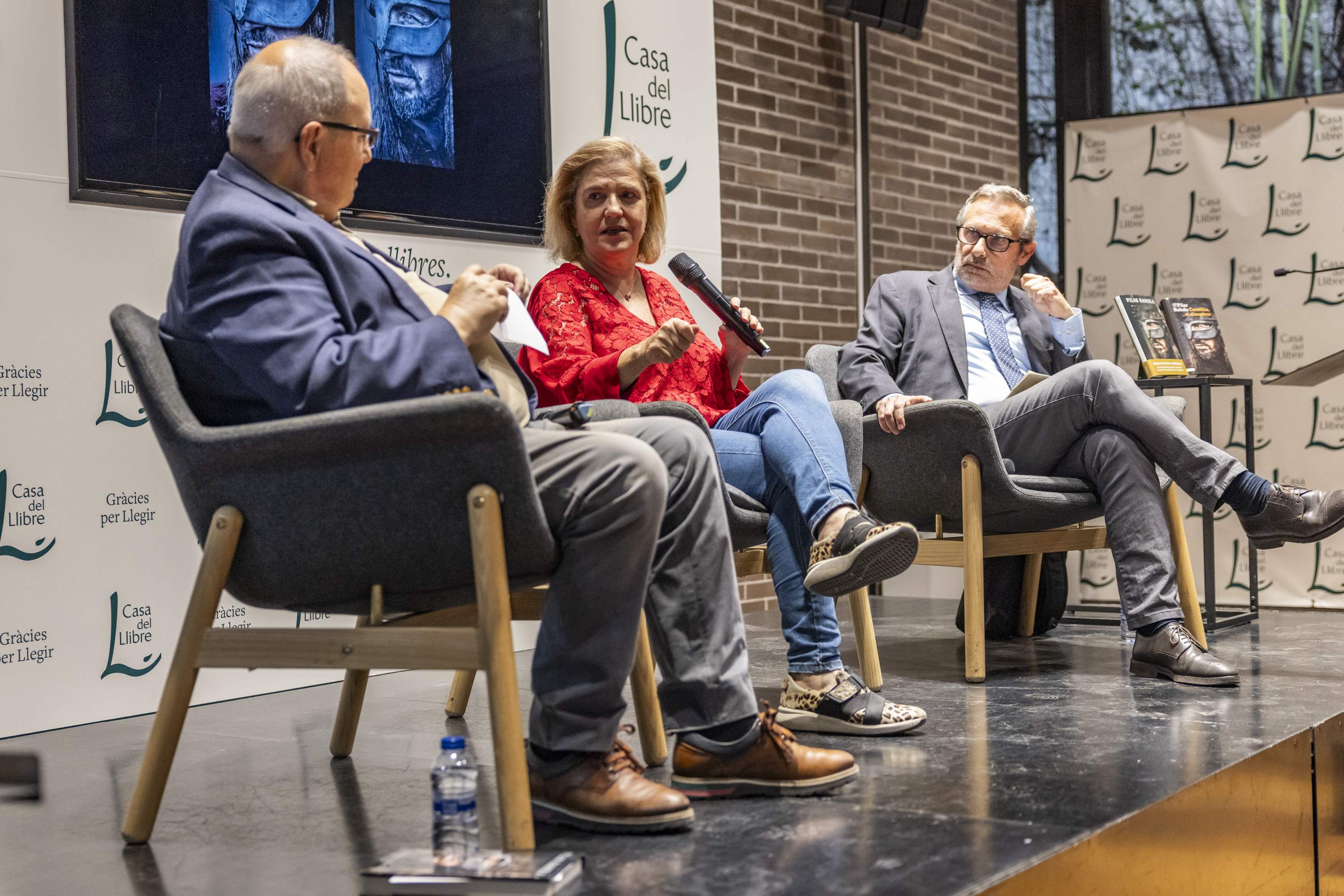 Pilar Rahola es torna "almogàver" per plantar cara al "feixisme de dretes i d'esquerres"