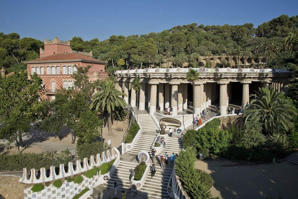 Els comuns volen doblar l’entrada al Park Güell i apujar l’IBI als hotels de luxe de Barcelona