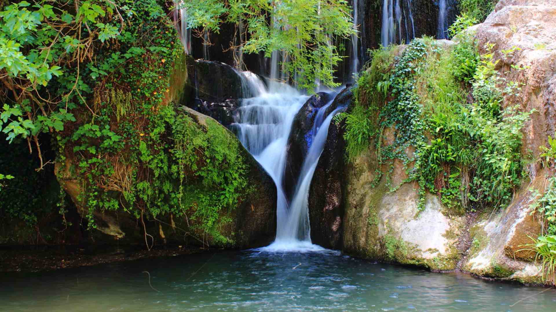 La excursión que te llevará a un rincón de cuento de hadas: cascadas, naturaleza y piscinas naturales