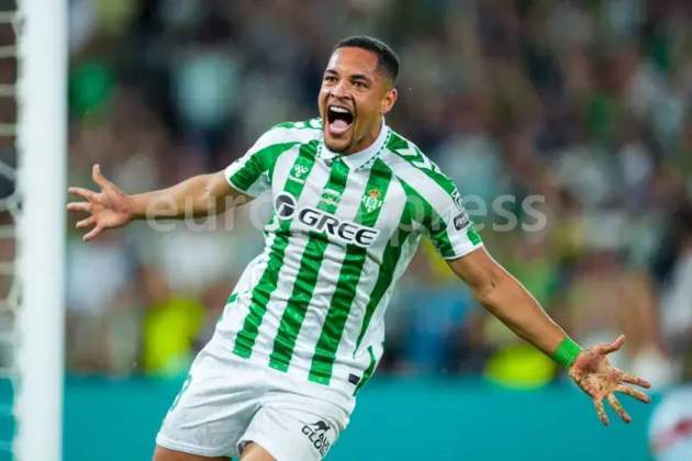 Vitor Roque jugant amb el Betis