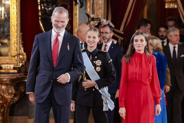 Elionor, Felip i Letícia al besamans del Palau Reial / GTRES