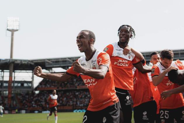 Junior Kroupi celebrant un gol / Foto: FC Lorient