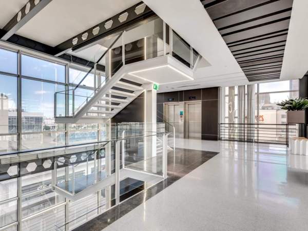 interior del edificio de la nueva sede de la china Coolvally, en Barcelona