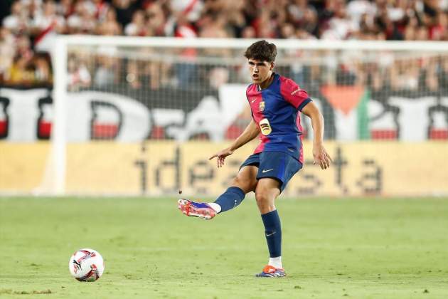 Pau Cubarsi jugando con el Barça / Foto: Europa Press