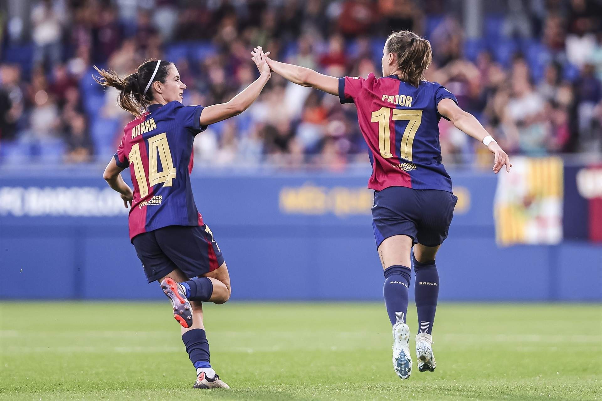 El Barça s'emporta el derbi femení contra l'Espanyol per continuar liderant la Liga F (7-1)