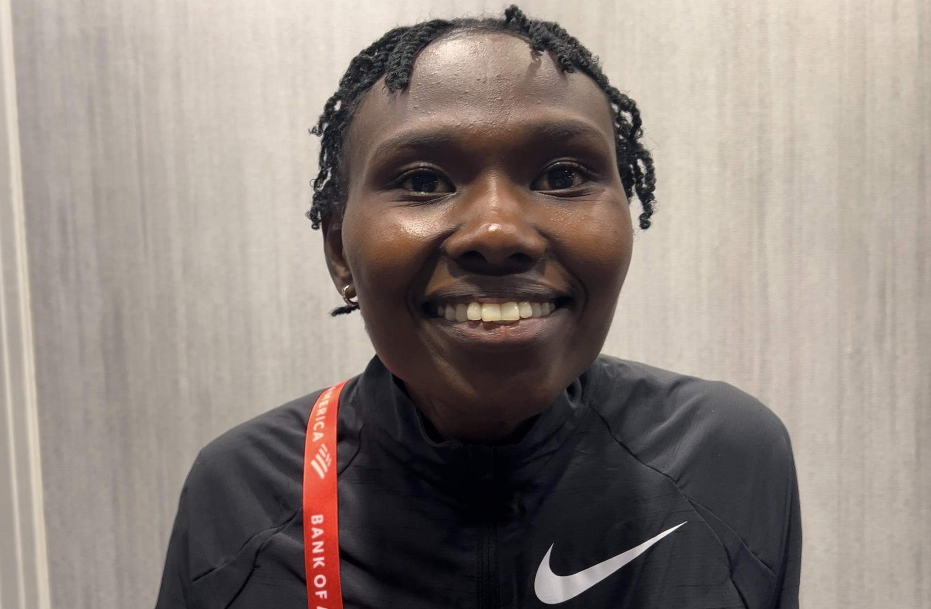 Ruth Chepngetich fa història i bat el rècord mundial de marató a Chicago