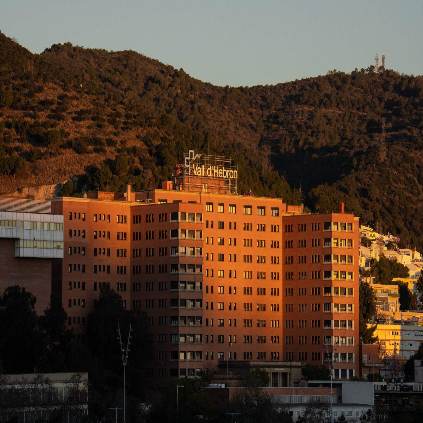 Façana de l'Hospital de la Vall d'Hebron, a 26 de gener de 2024, en Barcelona / Foto: Europa Press