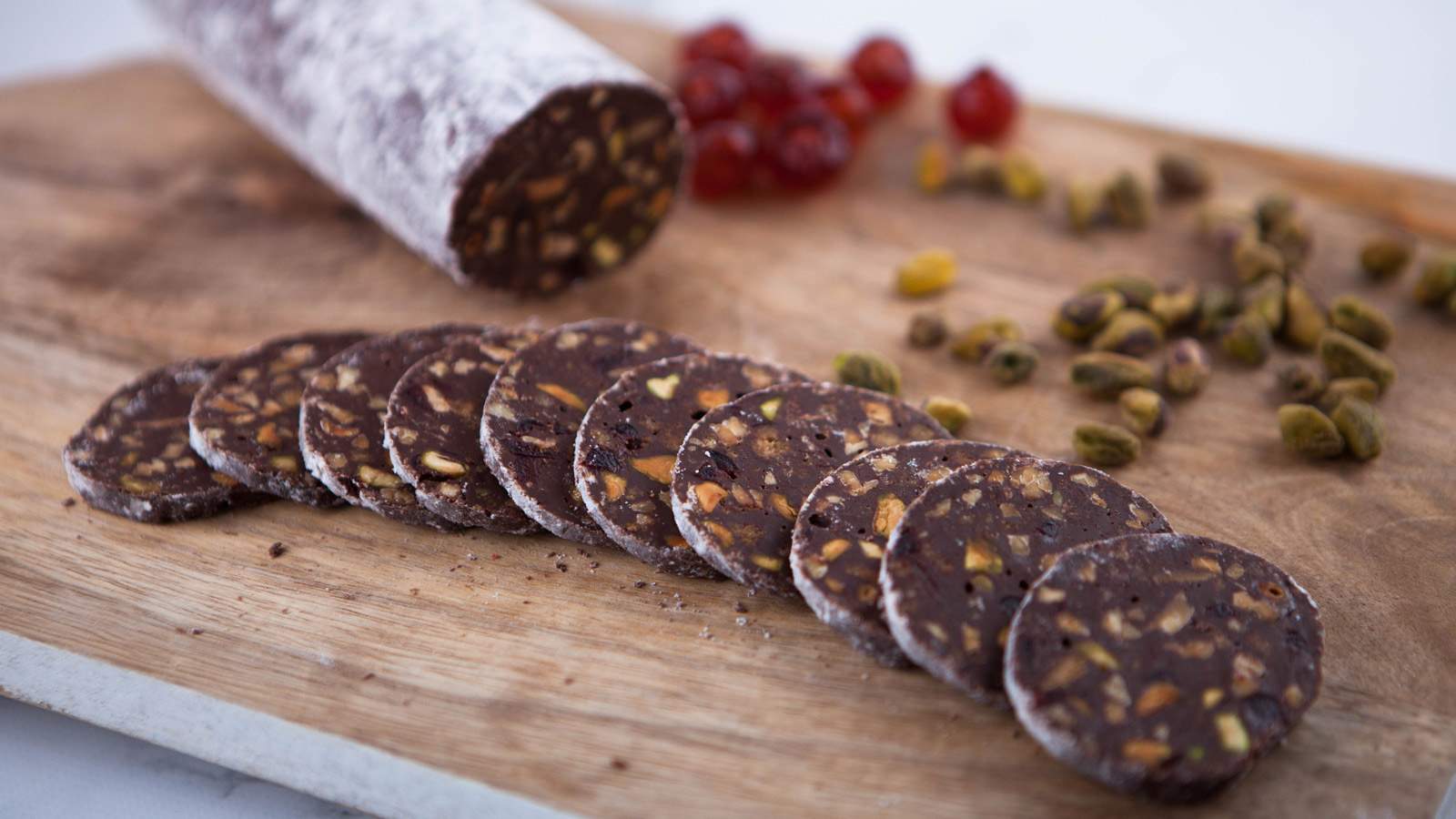 Así se hace el fuet de chocolate: un trampantojo para quedarte con la gente