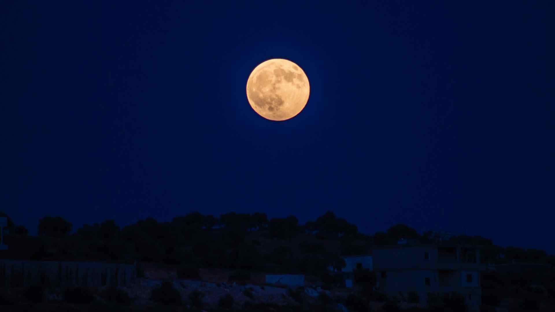 Luna llena de octubre 2024: así te afectará a la Luna del Cazador según tu signo del zodíaco