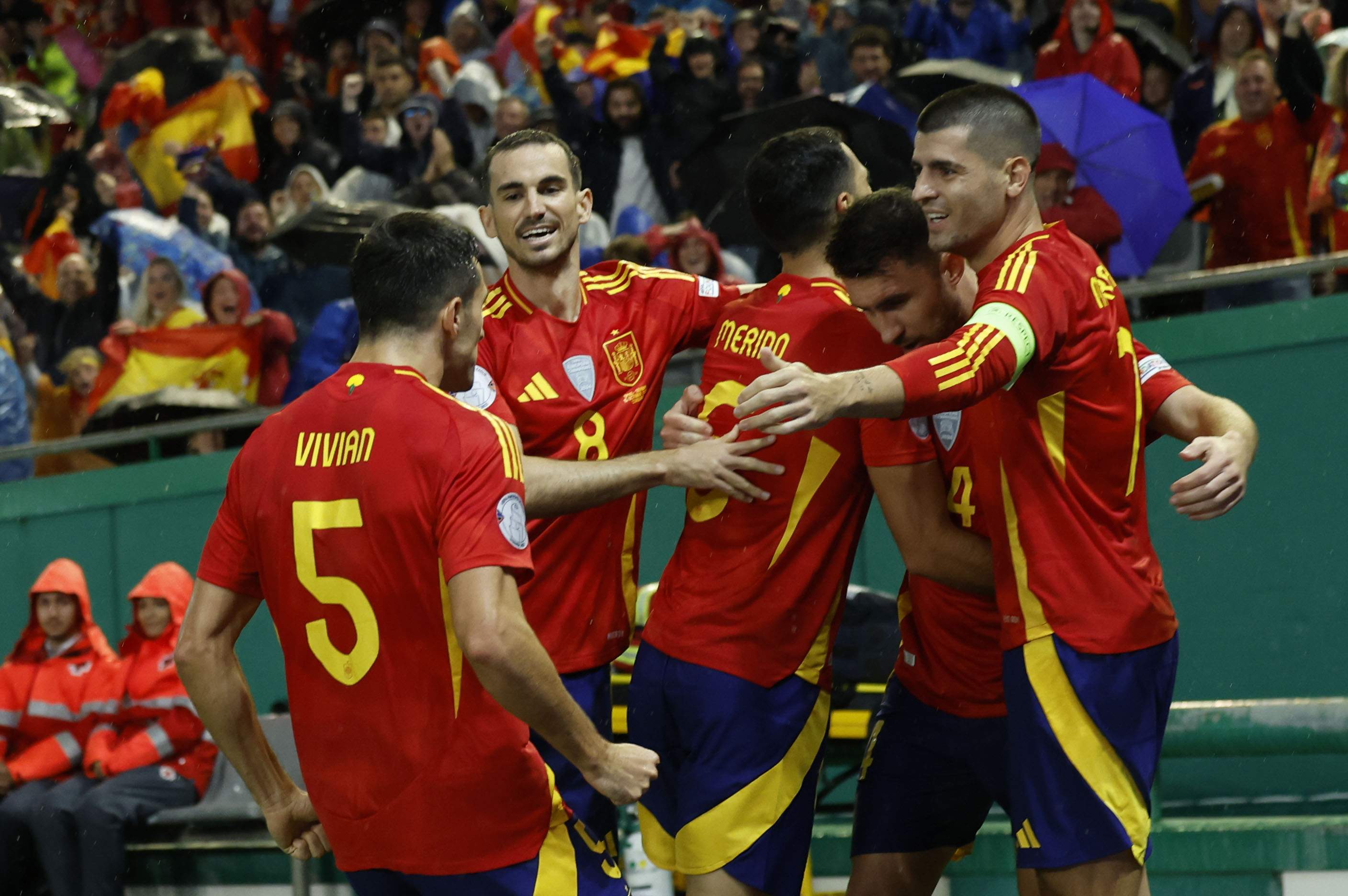 La selección española golea a Serbia con la unidad B (3-0) y se clasifica para los cuartos