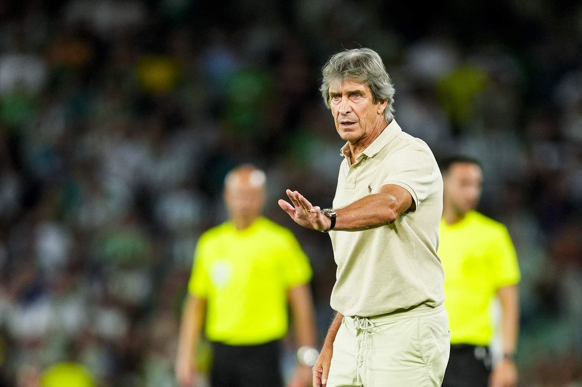 Pellegrini le enseña la puerta de salida del Betis, recoge sus cosas y se va en enero