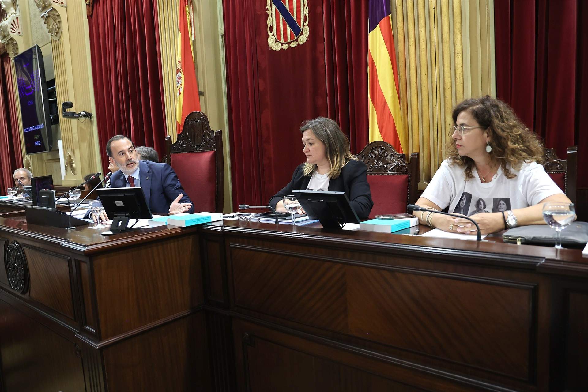 Le Senne amenaza con echar definitivamente a las diputadas del PSOE que lucieron camisetas de Aurora Picornell