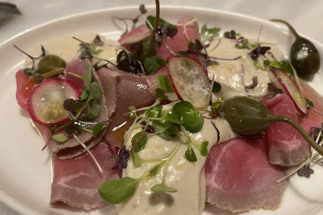 Vitello tonnato del restaurante Bronceo / Foto: Jordi Tubella