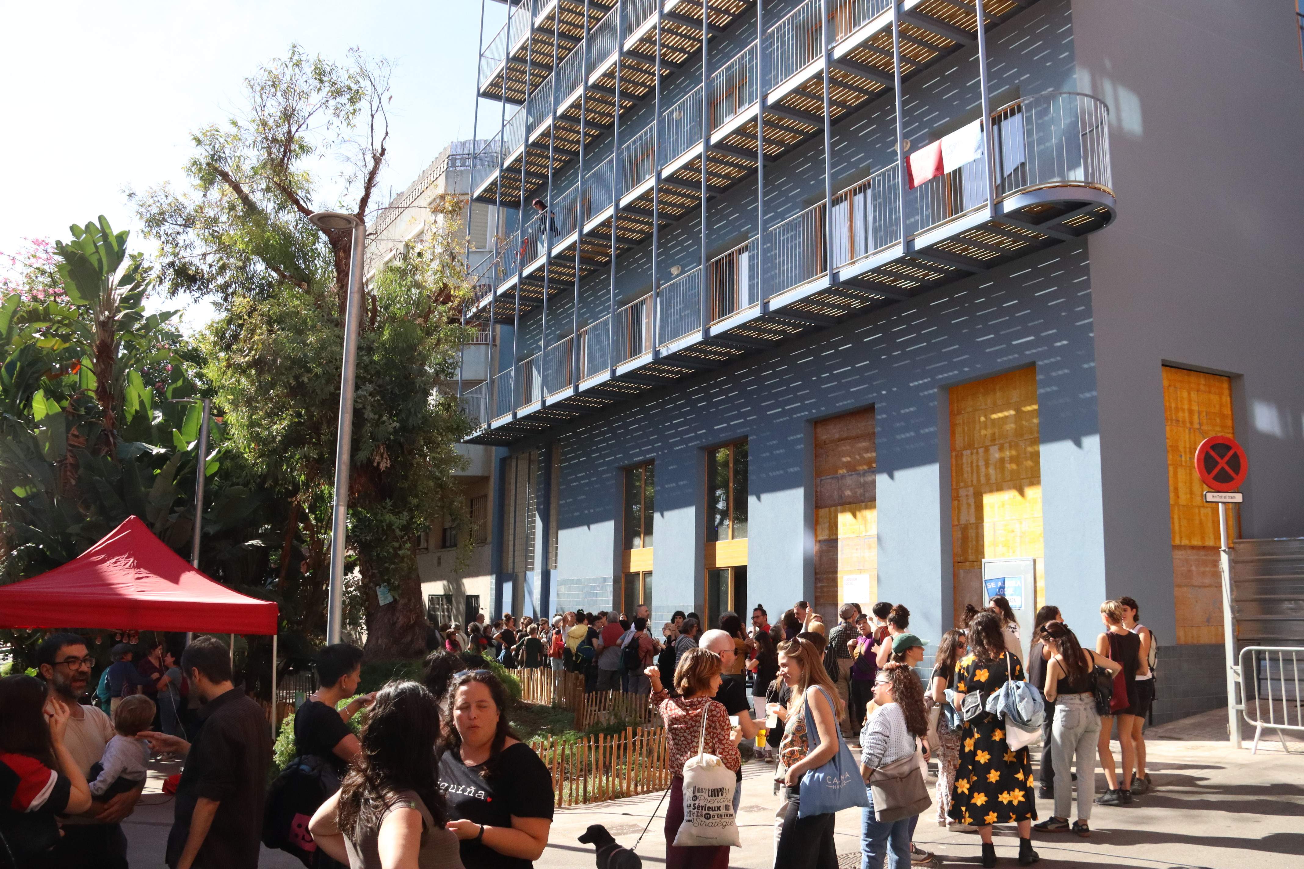 Así es la nueva cooperativa de vivienda disidente en Barcelona: "La familia nuclear está agotada"