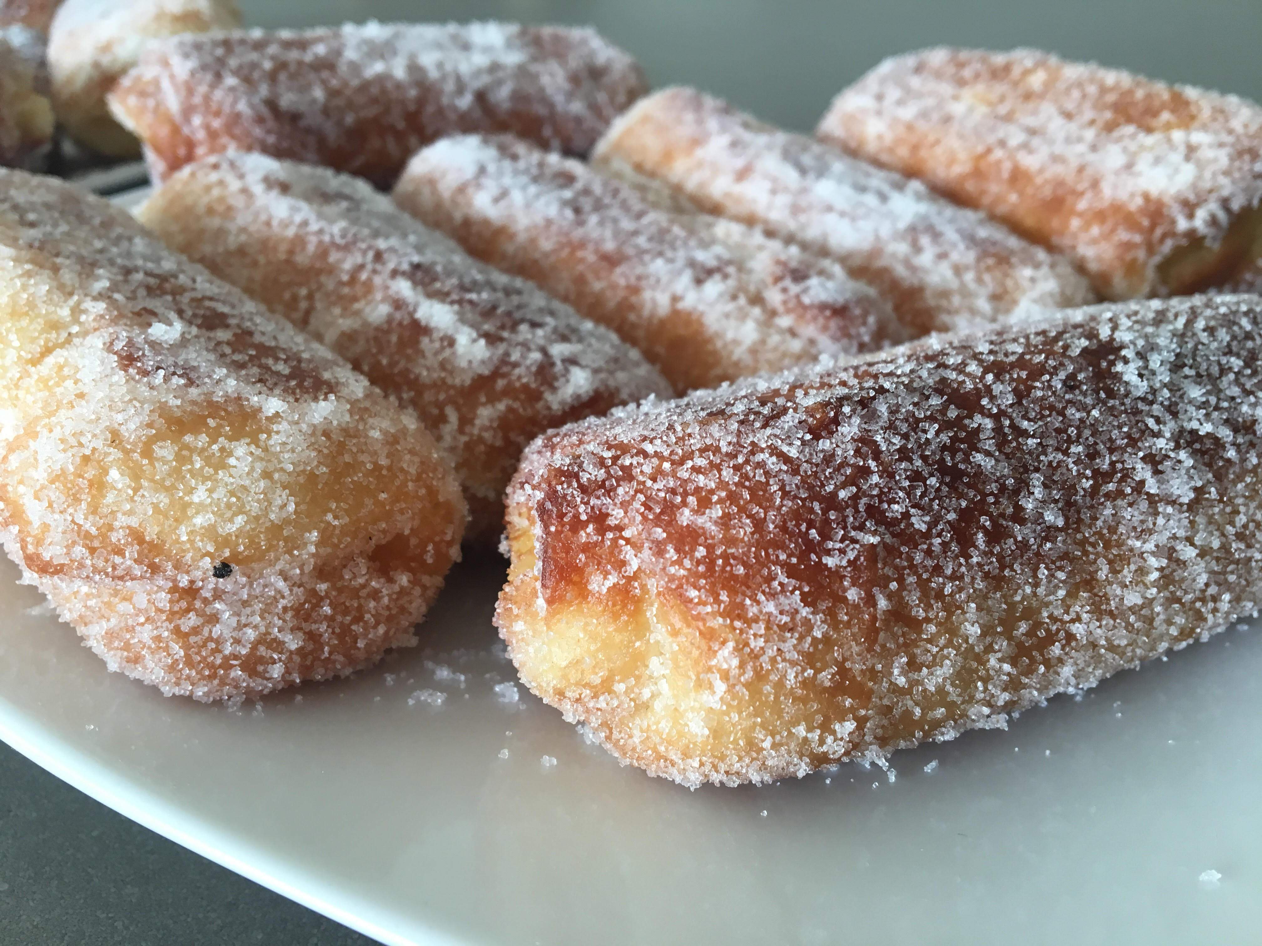 Cómo hacer xuxos de chocolate en casa: la merienda catalana de otoño más deliciosa