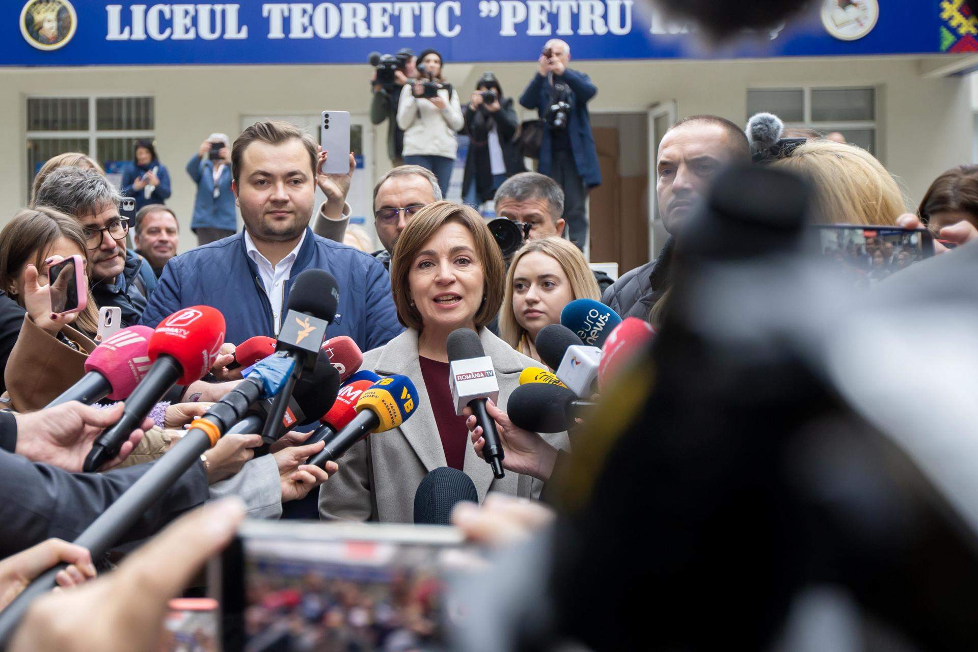 Moldàvia, dividida per un referèndum d'adhesió a la UE: la presidenta condemna un "atac" a la democràcia