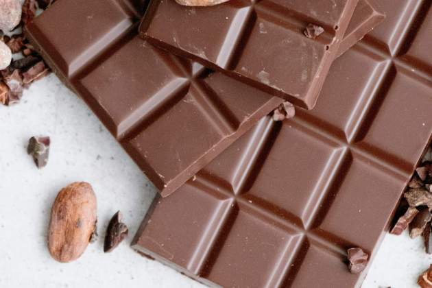 Haz tus bombones con chocolate y frutos secos / Foto: Unsplash