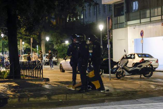 Policía Nacional aficionado Valencia / Foto: EFE