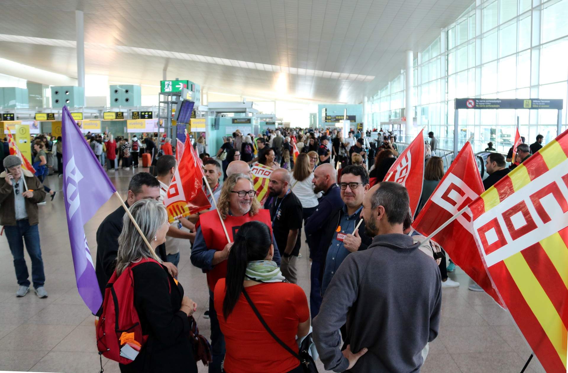 Treballadors de l'aeroport del Prat denuncien un augment de la inseguretat: "Treballem amb por"