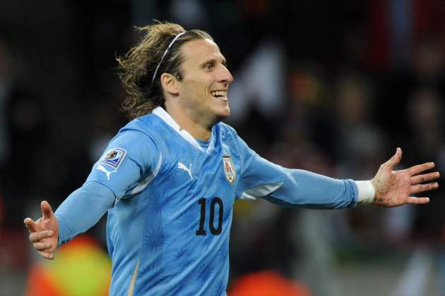 Diego Forlán celebra un gol amb Uruguai al Mundial 2010 / Foto: Europa Press