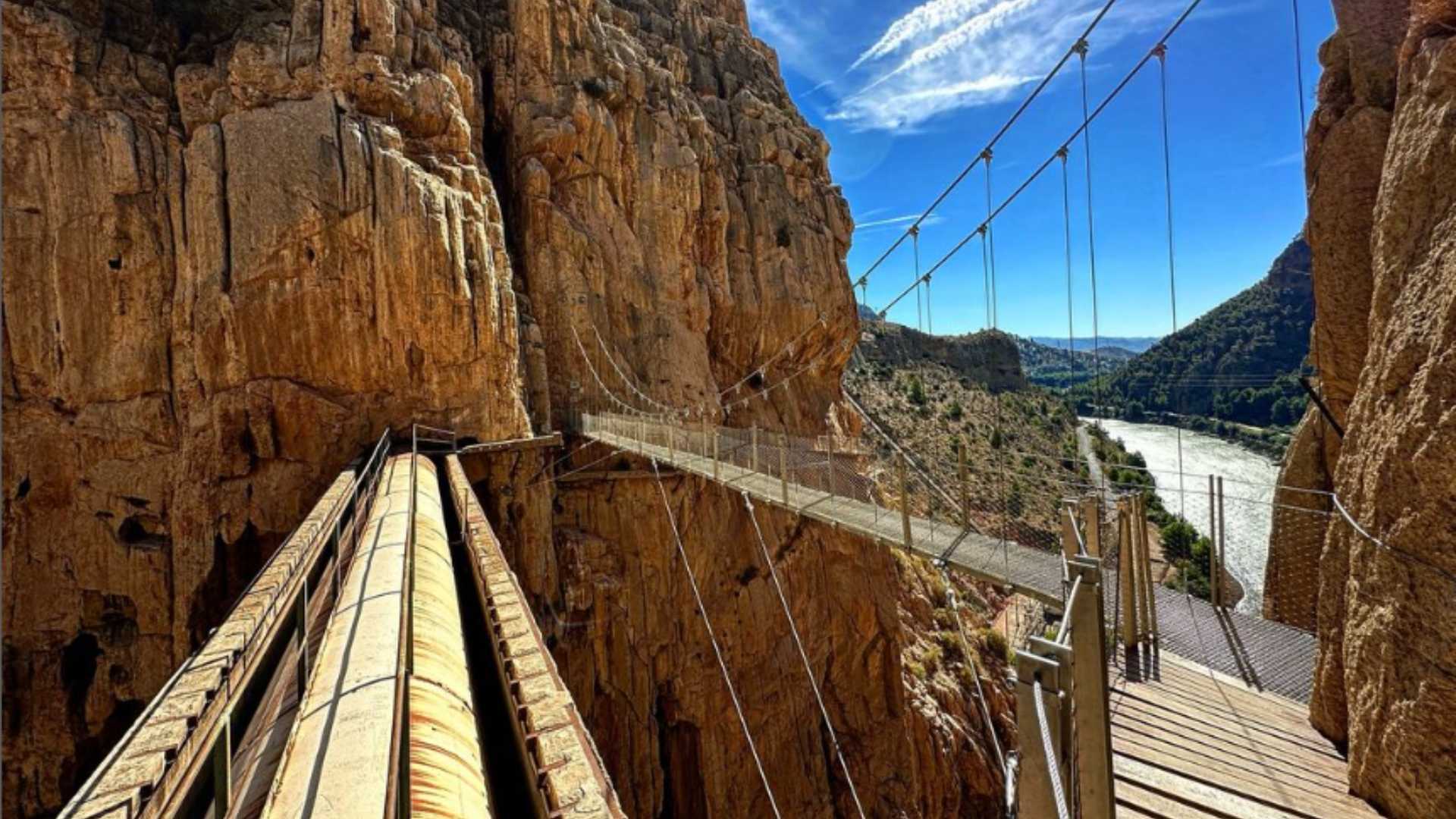 La vertiginosa ruta por el sendero más peligroso del mundo: paisajes y momentos únicos