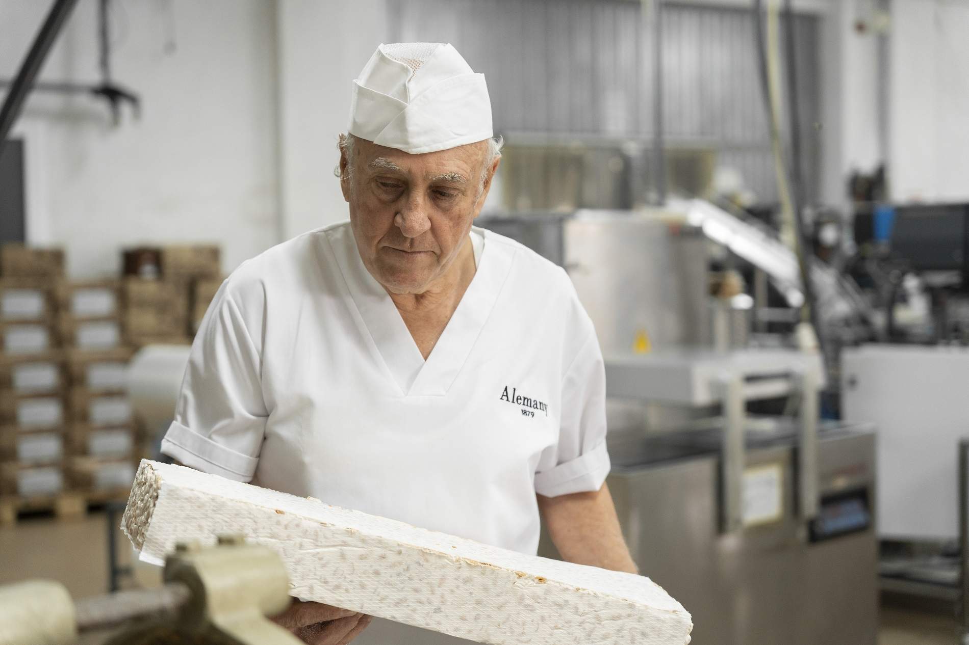 Alemany consolida el seu mètode tradicional de la venda al tall i afegeix la varietat de torró dur per Nadal