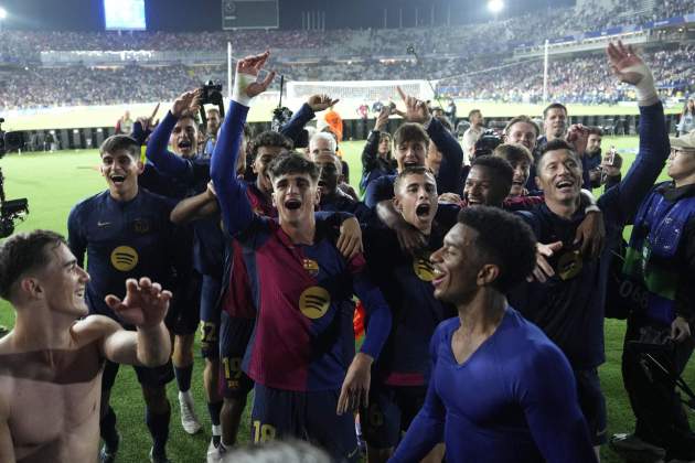 El Barça celebra el triunfo contra el Bayern en Montjuïc / Foto: EFE