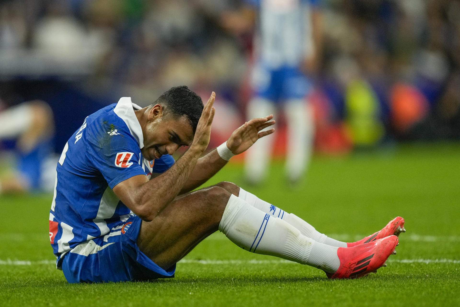 Un Espanyol inofensivo recibe un castigo severo del Sevilla (0-2) y pierde fuerza en la Liga