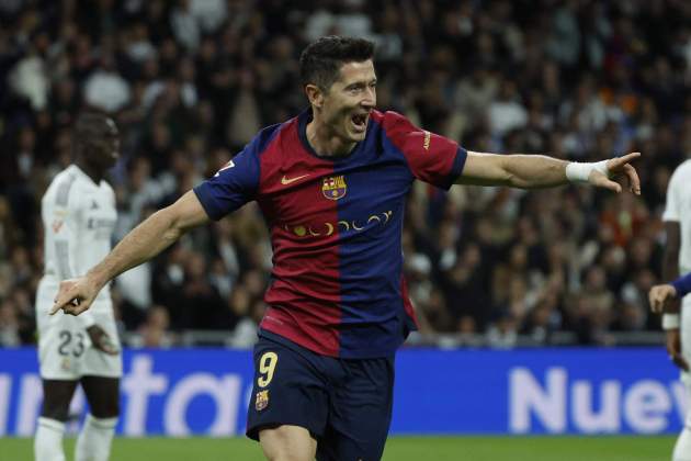 Robert Lewandowski celebració gol Reial Madrid Barça / Foto: EFE