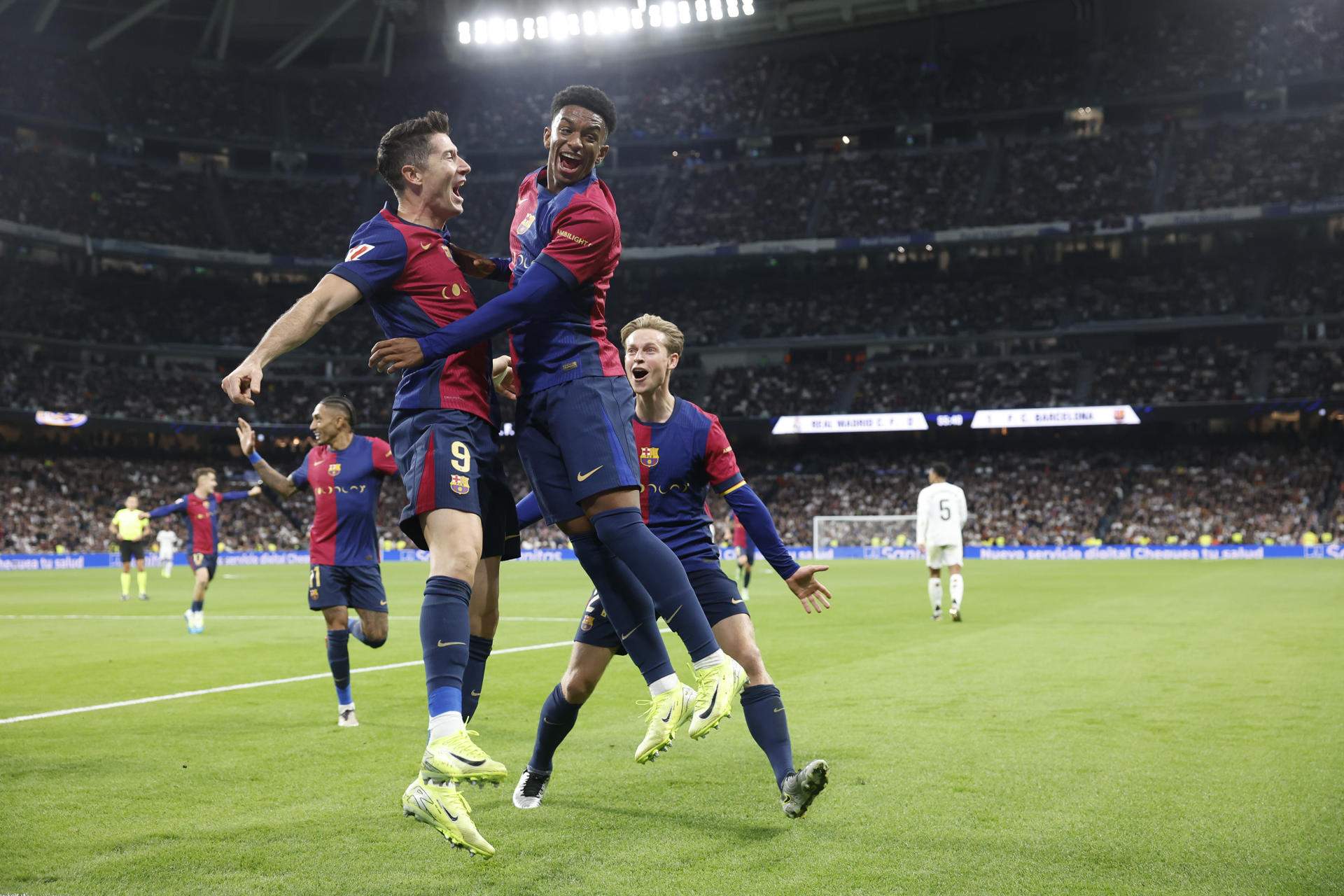 Robert Lewandowski Alejandro Balde Frenkie de Jong celebració gol Reial Madrid Barça / Foto: EFE