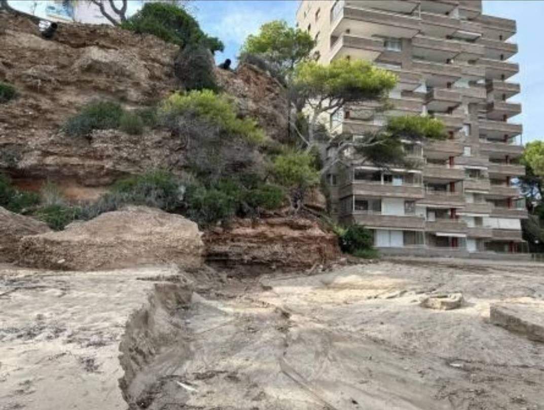 El temporal de pluja fa créixer la polèmica per les obres de l'Estat a la costa de Mont-roig del Camp