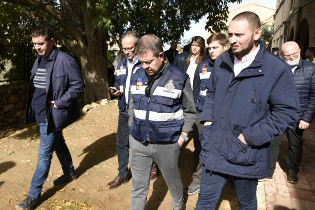 Emiliano García Page amb l'alcalde de Letur pels aiguats