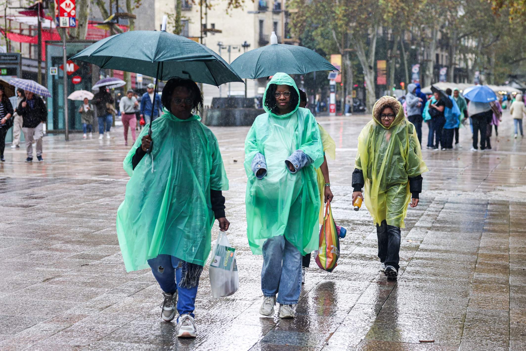 Afectacions al Metro de Barcelona per la DANA: tancada l'estació de Liceu