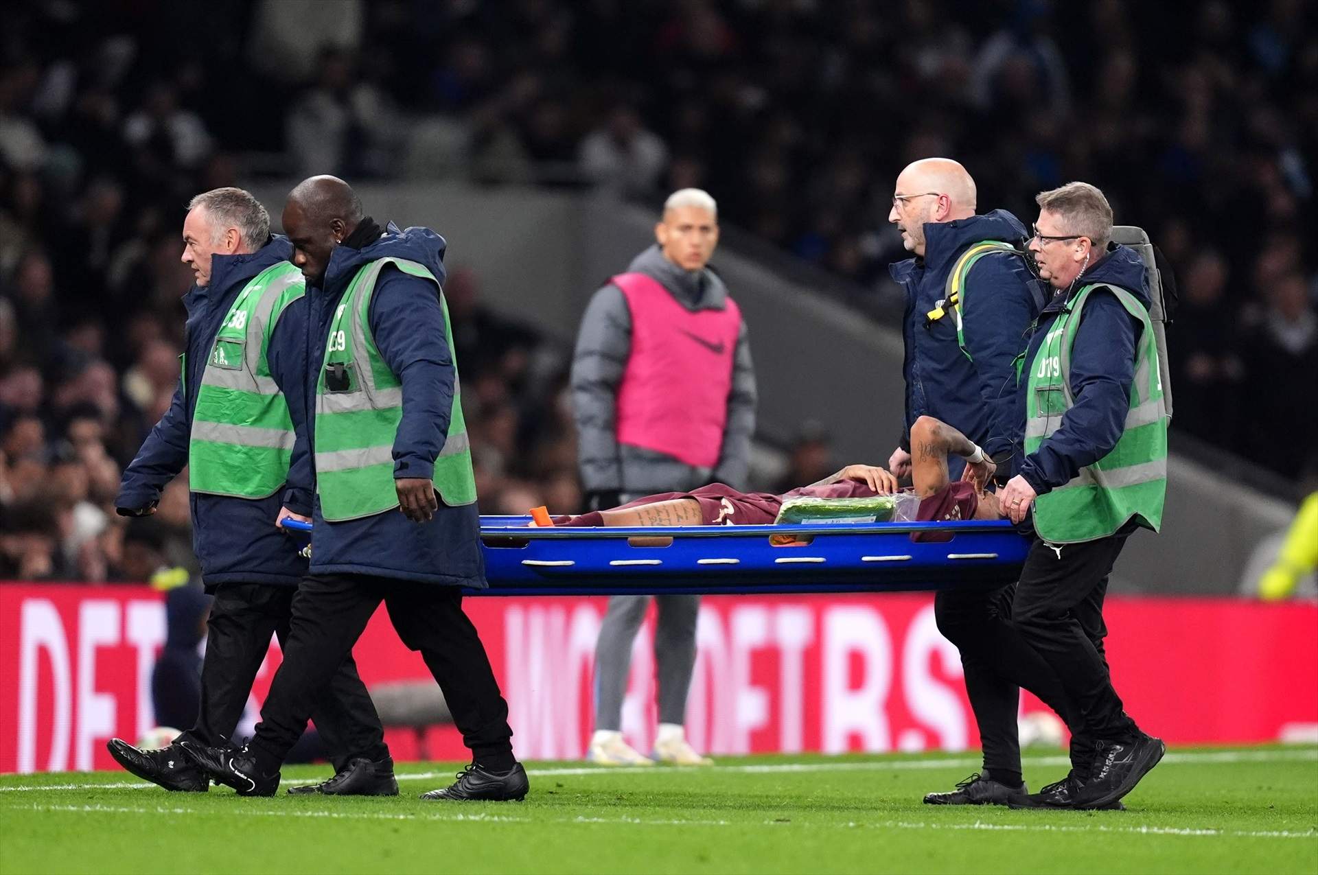 Lesió de Savinho: què li passa, quina lesió té i quant temps estarà de baixa amb el Manchester City