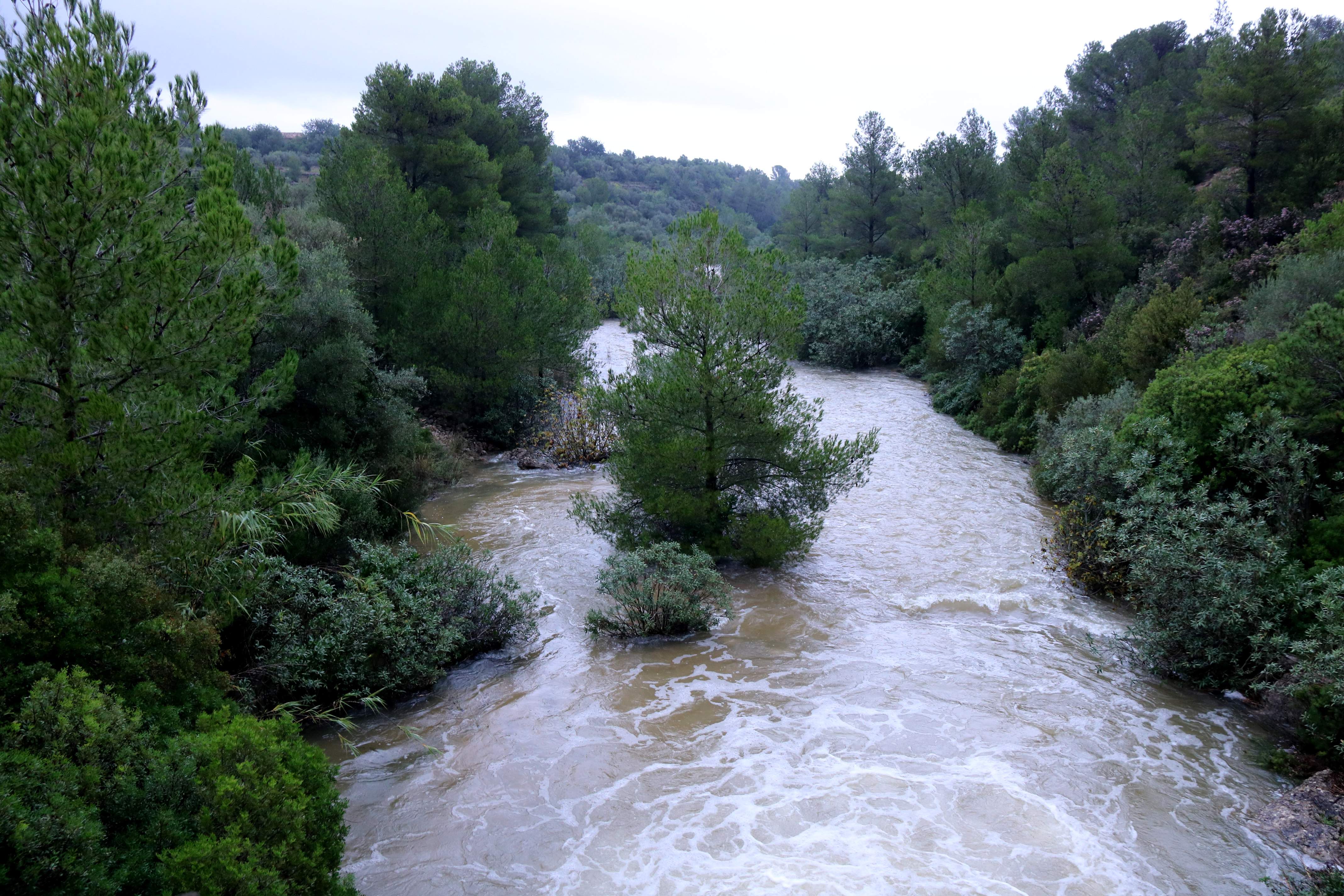 Barranc de Llorent baixa aigua del massís dels Ports al seu pas per Roquetes (ACN)