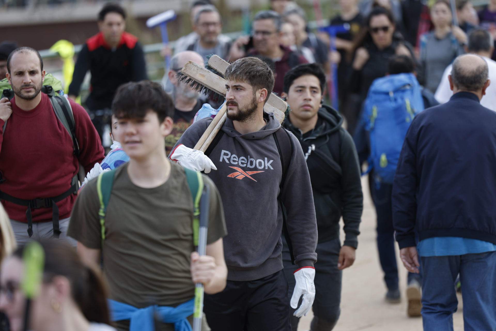 Indignación por la gestión de los voluntarios: "No limpiaremos un centro comercial, limpiaremos los pueblos"