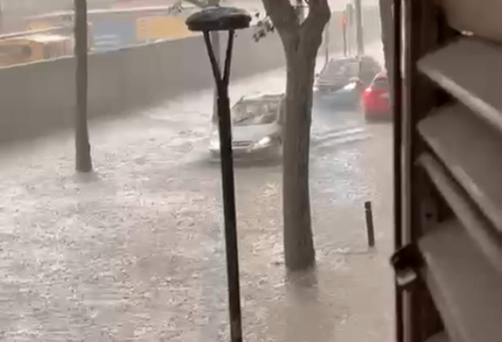 La DANA arriba al Garraf i al Penedès: espectaculars imatges de carrers inundats i pluges torrencials