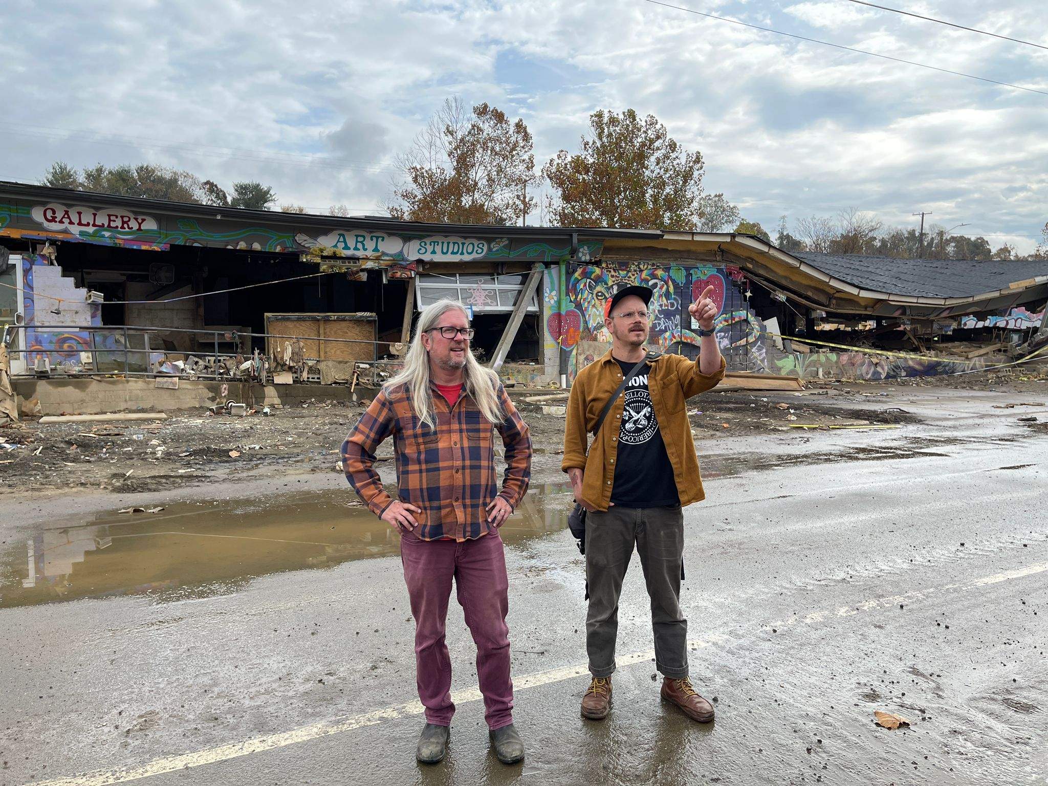 El barrio de artistas destruido por el huracán Helene: "Trump puede ser otra tormenta"