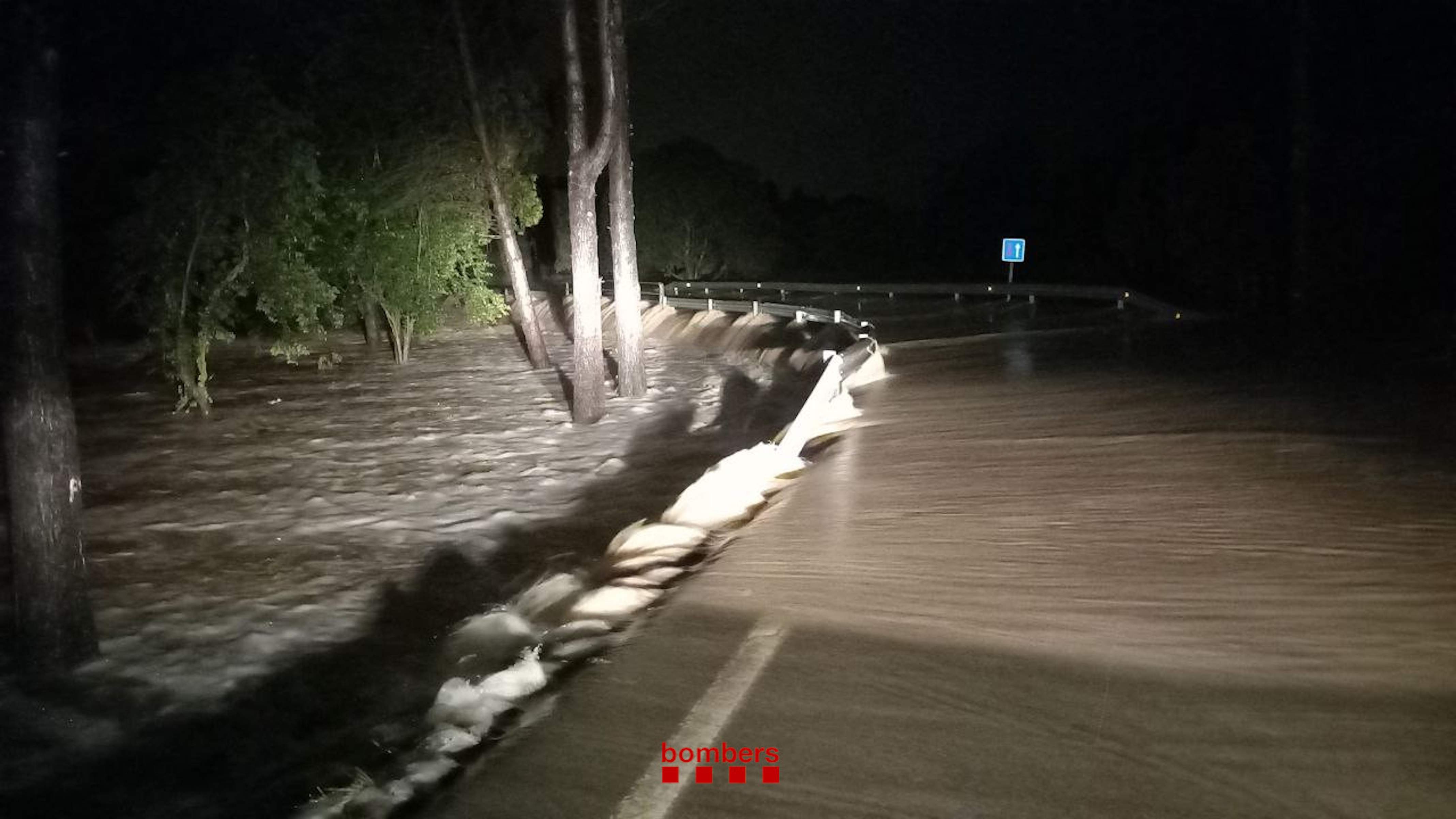 Nit de forts xàfecs a les comarques de Tarragona i nova alerta vermella del Meteocat per tempesta al litoral