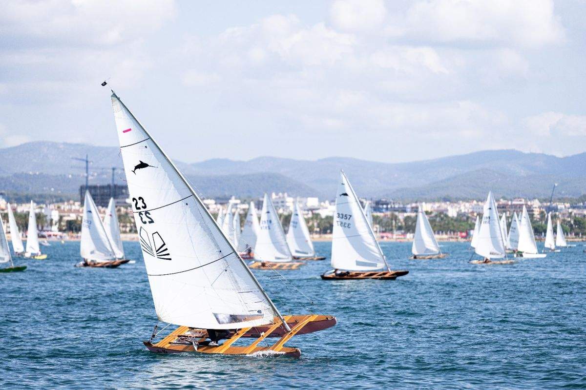 La Regata de 350 Patins de Vela porta la tradició marítima catalana a dalt de tot en la 37a America's Cup