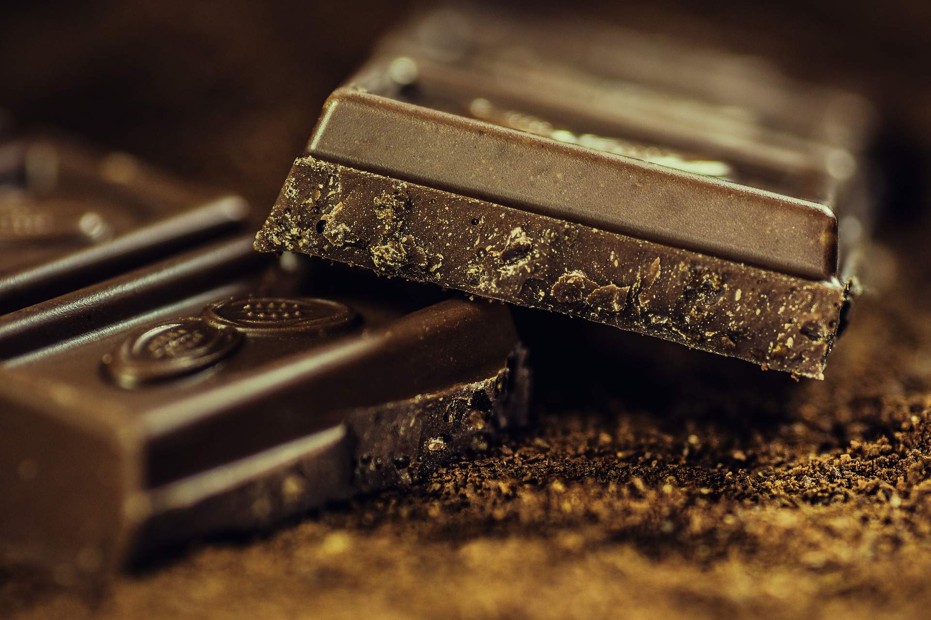 Menjar xocolata a la nit ajuda a dormir o desvetlla? Una nutricionista respon