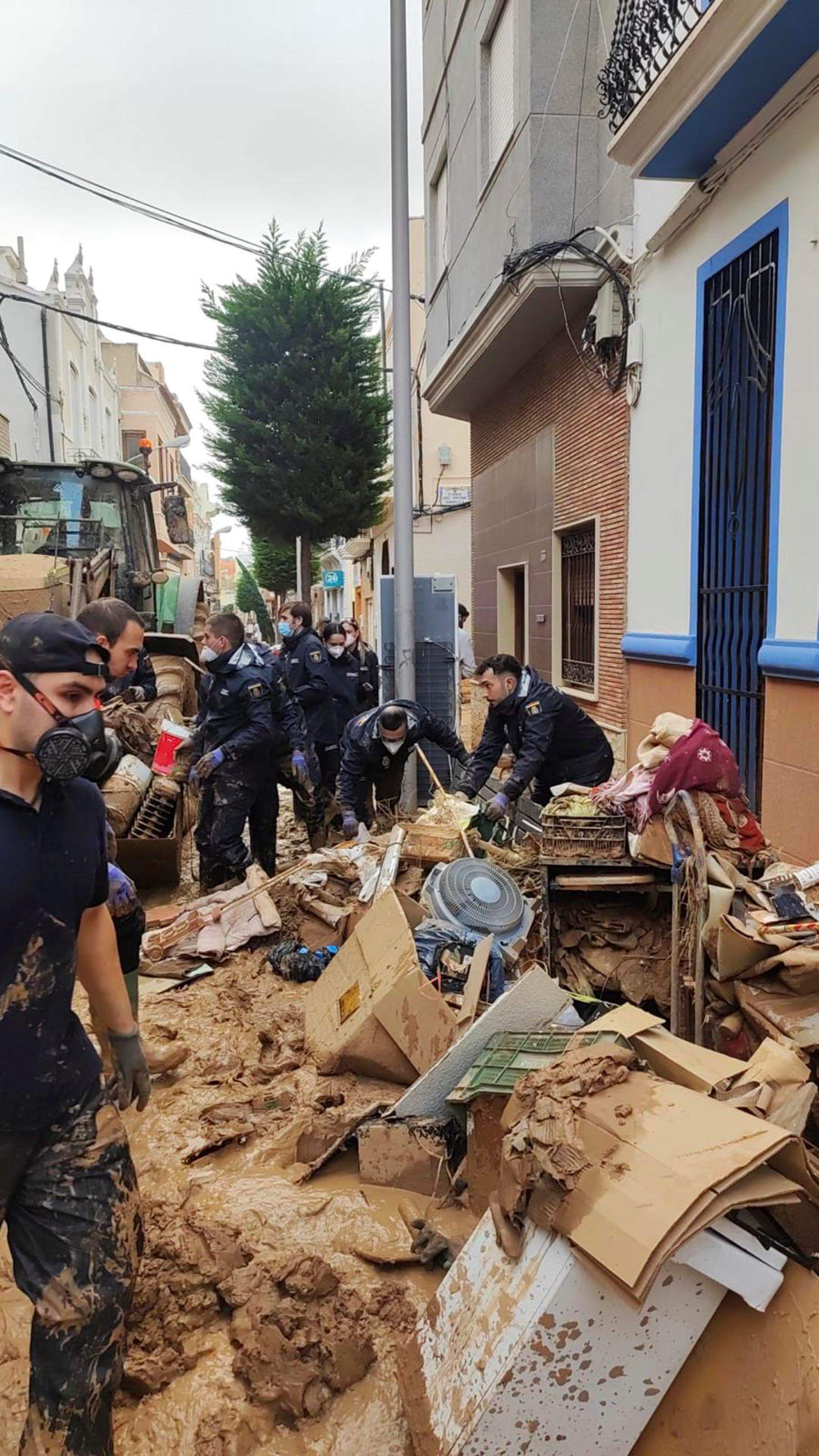 Riesgo de insalubridad en el País Valencià: falta de depuradoras y residuos acumulados en las calles