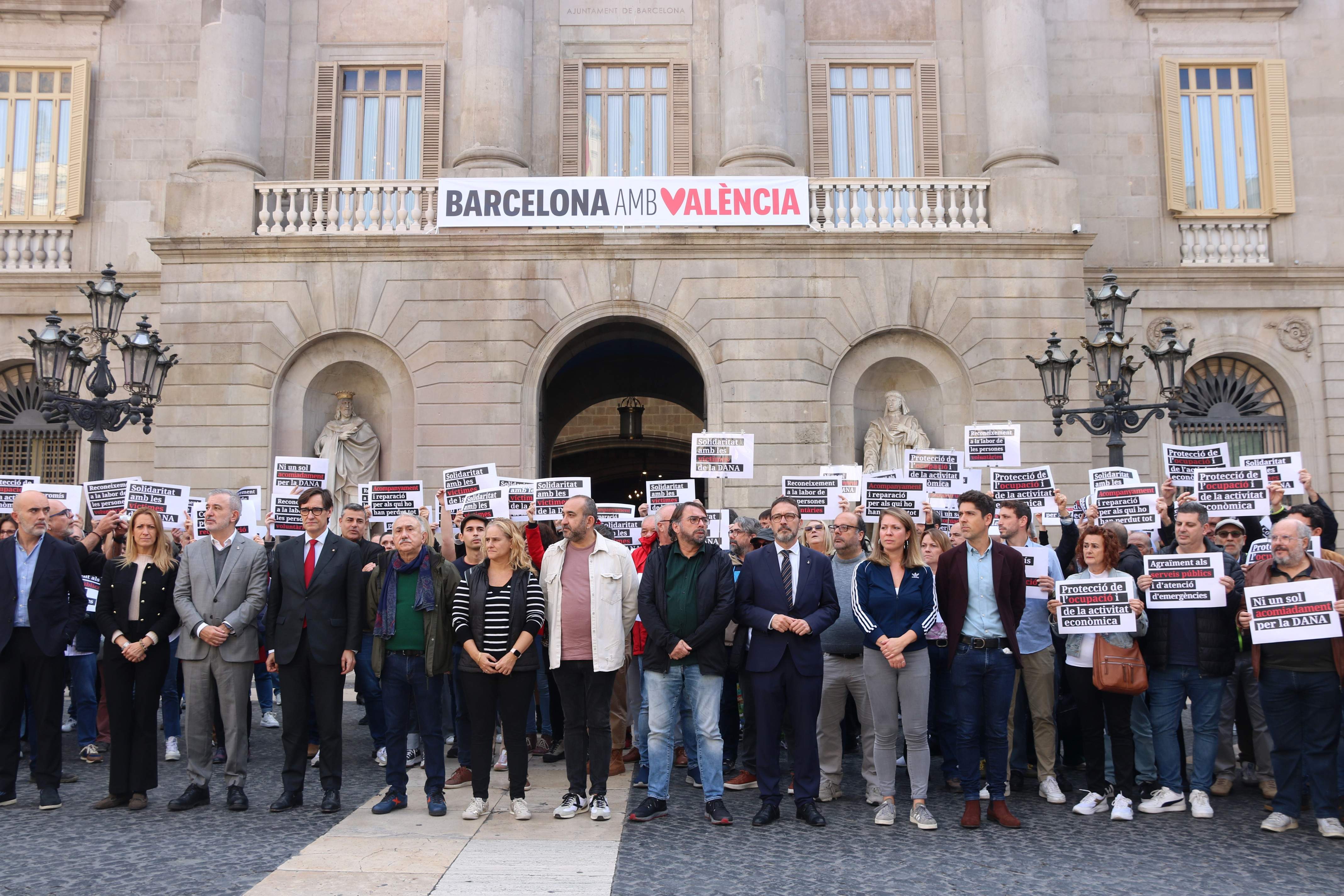 Així ha estat l'aturada de deu minuts en centres de treball en solidaritat amb les víctimes de la DANA