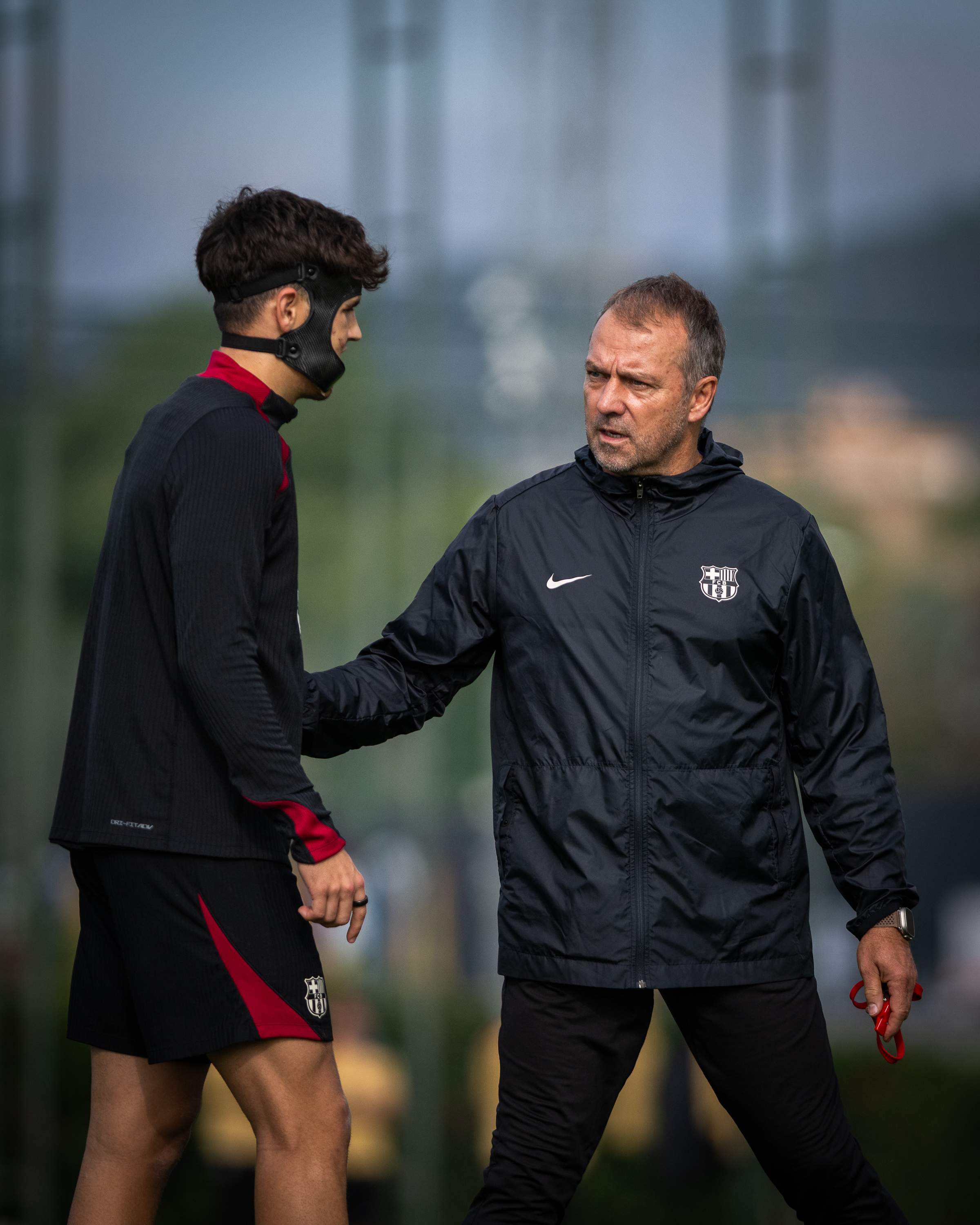 Serà la parella d'or a La Roja al costat de Pau Cubarsí, Barça i Reial Madrid volen treure'l d'Anglaterra